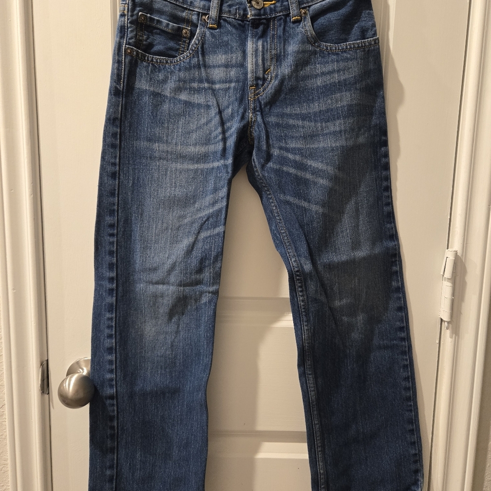 Kid's Wrangler classic straight blue jeans. Size 12 Husky.